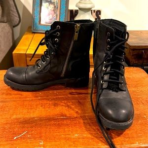 UGG leather detailed combat boots side zipper great condition!